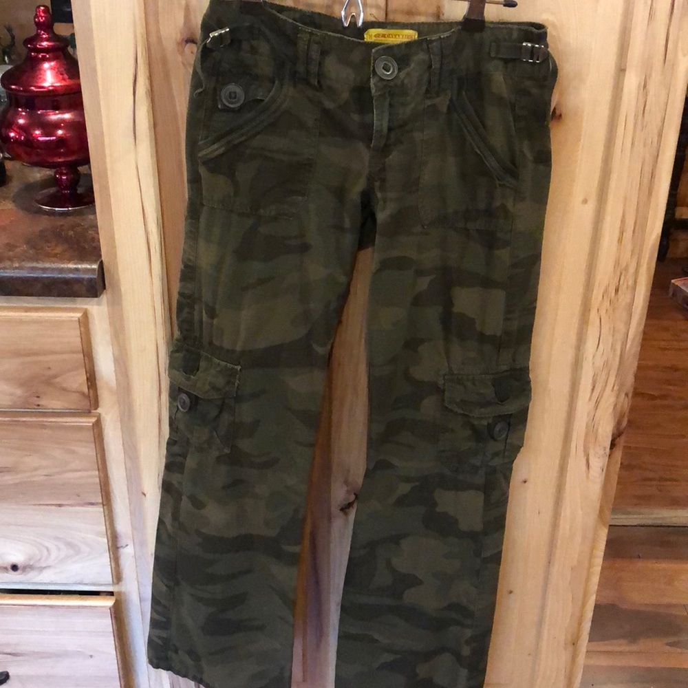 Women’s Junior Camo Cargo Pants